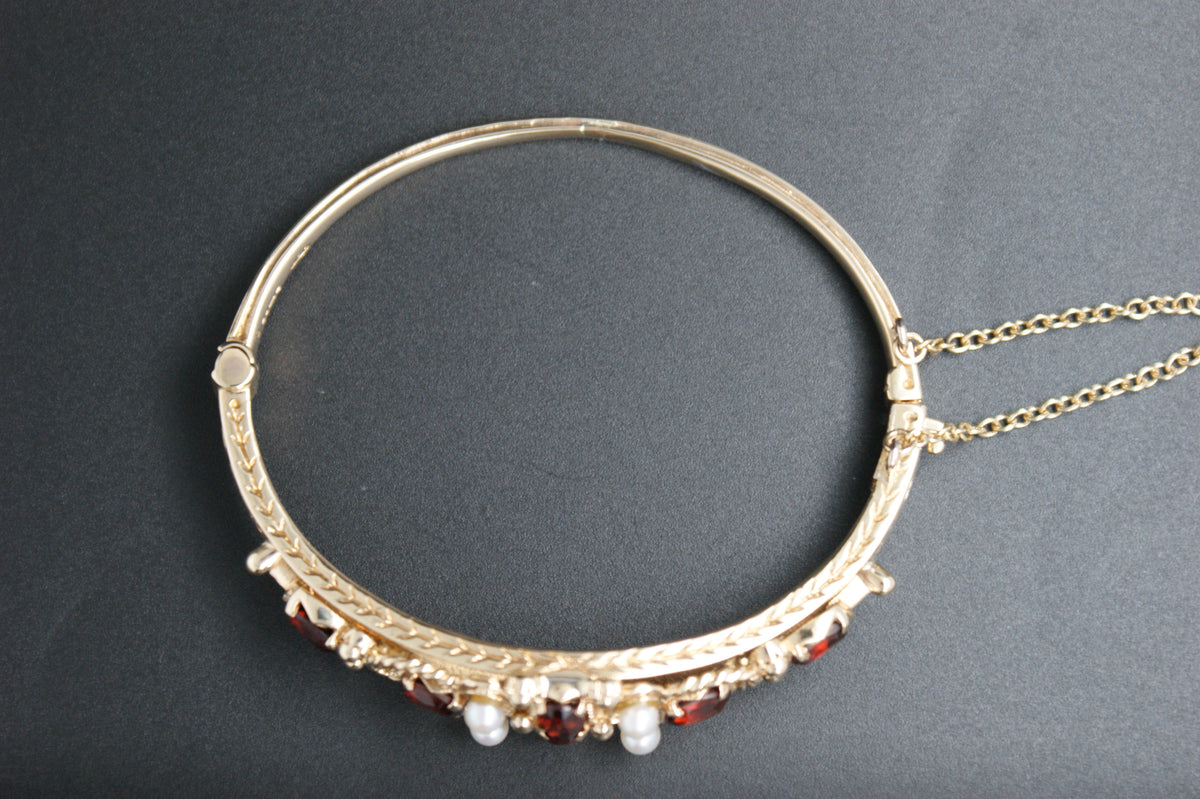 0155- 9ct Gold Garnet and Pearl Hinged Bangle