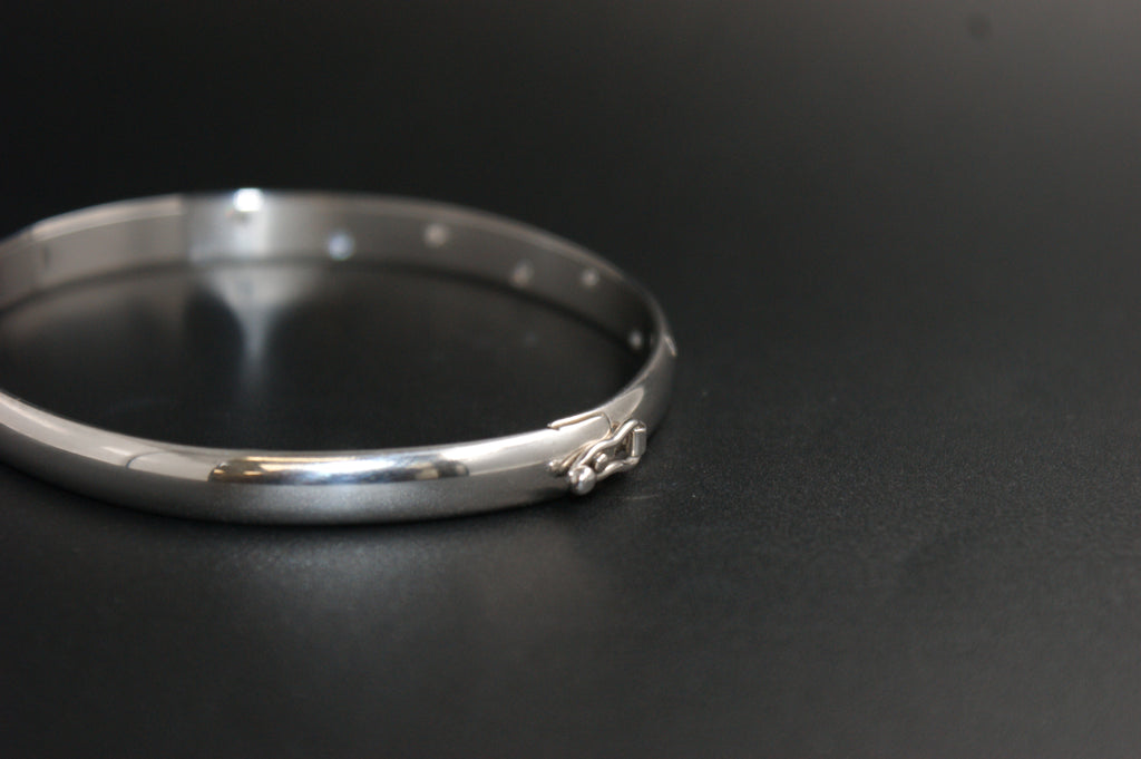 0168- 18ct White Gold Diamond Flush-Set Hinged Bangle