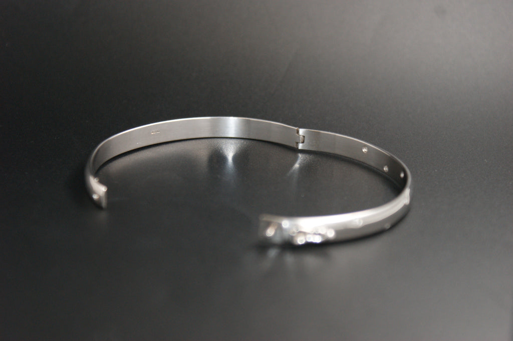 0168- 18ct White Gold Diamond Flush-Set Hinged Bangle