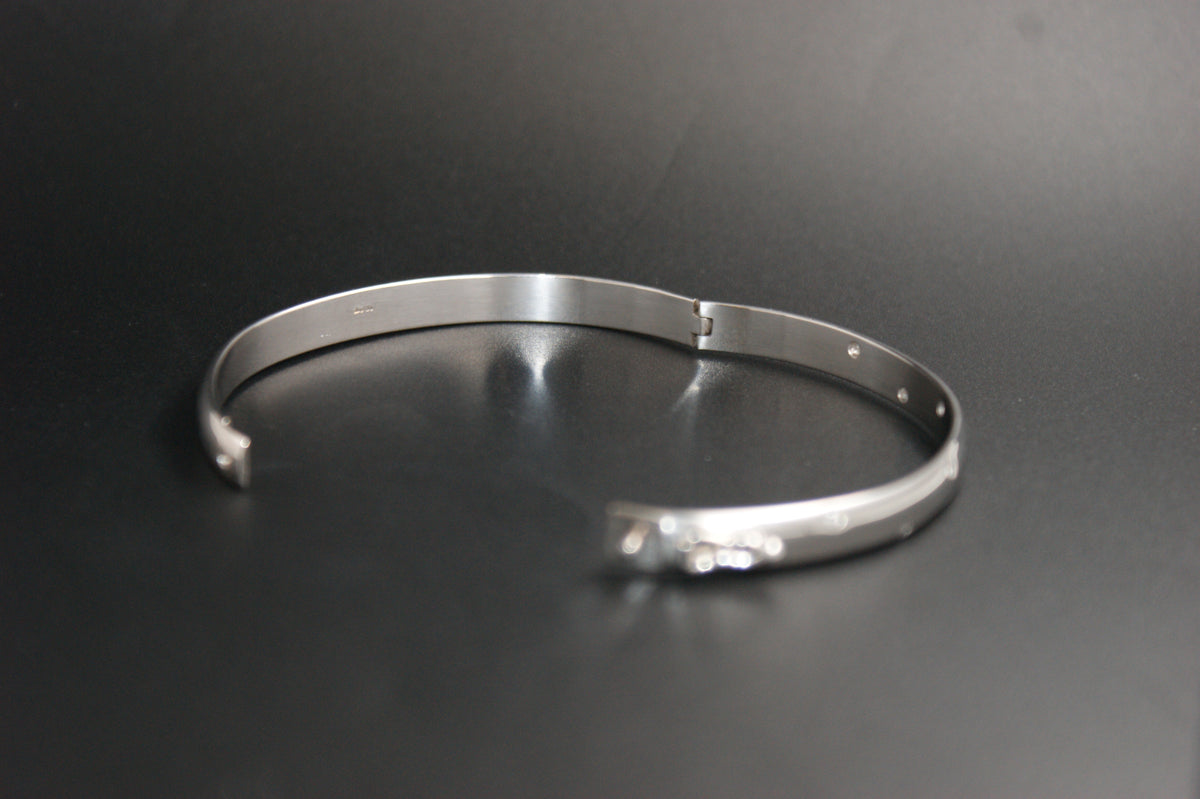 0168- 18ct White Gold Diamond Flush-Set Hinged Bangle