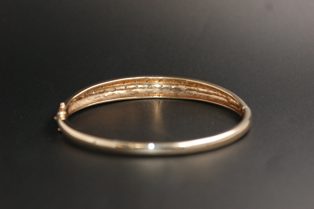 0169- 9ct Gold Diamond Twist-Front Bangle