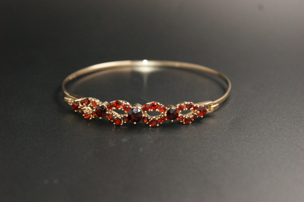 0170- 9ct Gold Garnet Cluster Openwork Bangle