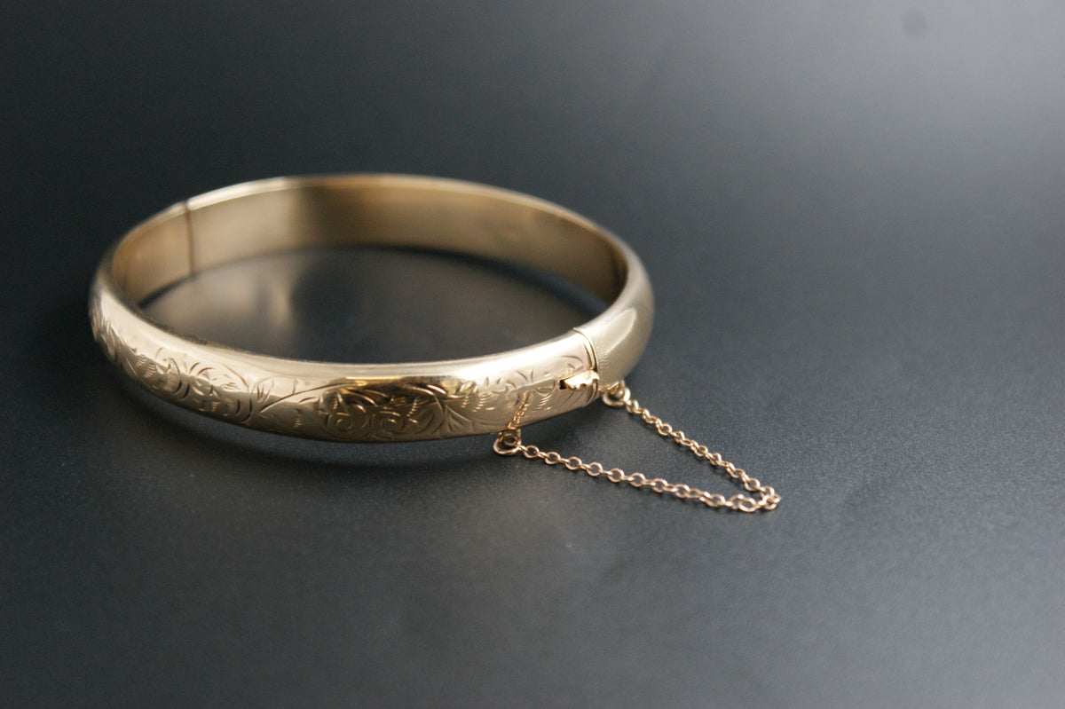 0173- 9ct Gold Engraved Scroll-Front Hinged Bangle