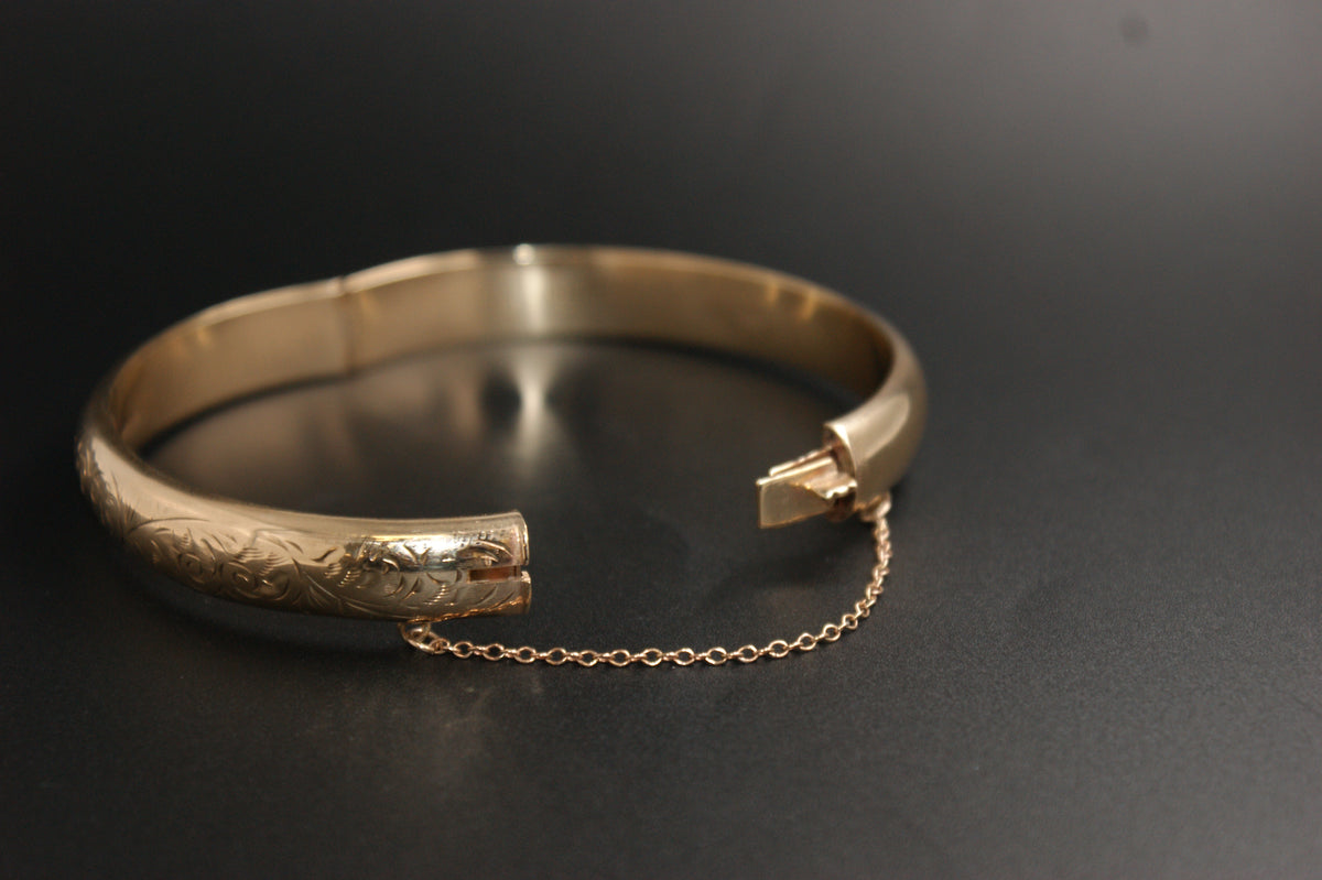 0173- 9ct Gold Engraved Scroll-Front Hinged Bangle