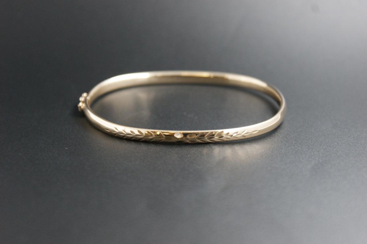 0175- Gold Engraved Laurel Leaf Bangle