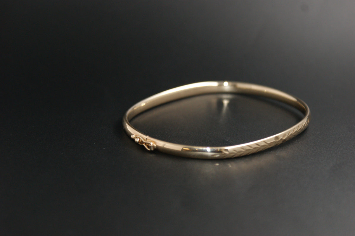 0175- Gold Engraved Laurel Leaf Bangle