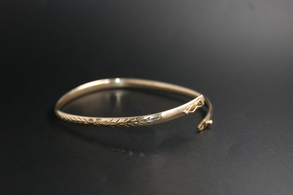 0175- Gold Engraved Laurel Leaf Bangle
