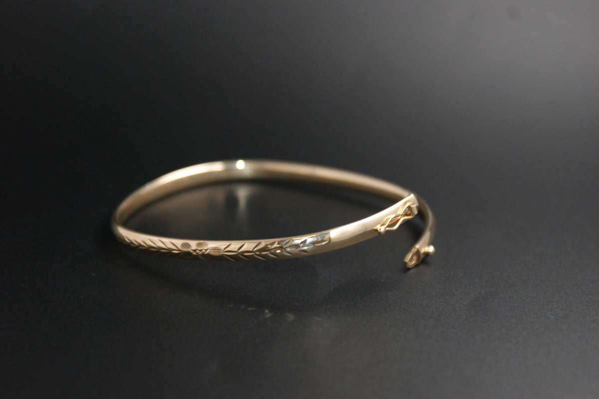 0175- Gold Engraved Laurel Leaf Bangle