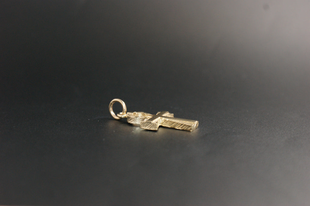 0180-9ct Yellow gold Textured Ankh Cross Pendant
