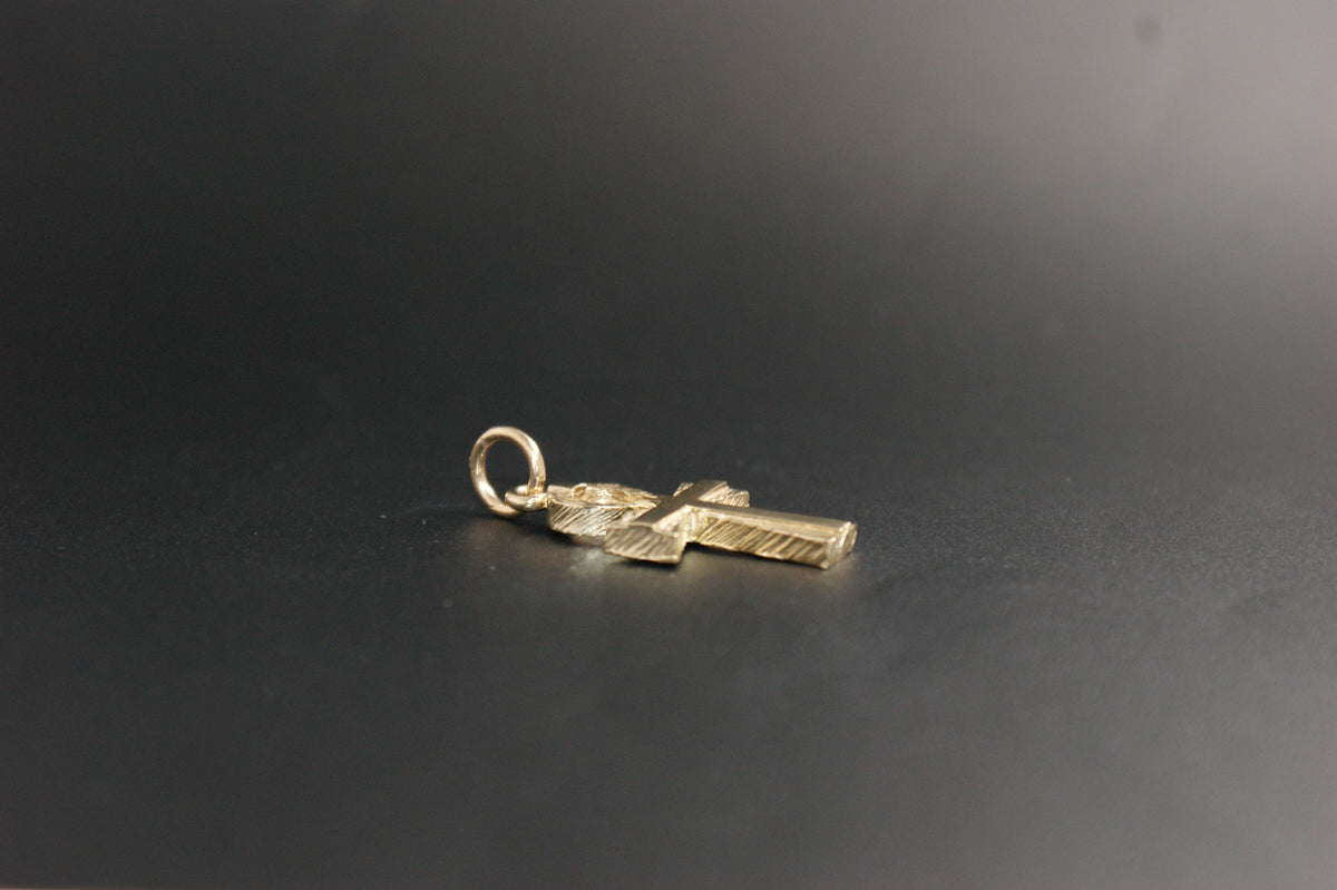 0180-9ct Yellow gold Textured Ankh Cross Pendant