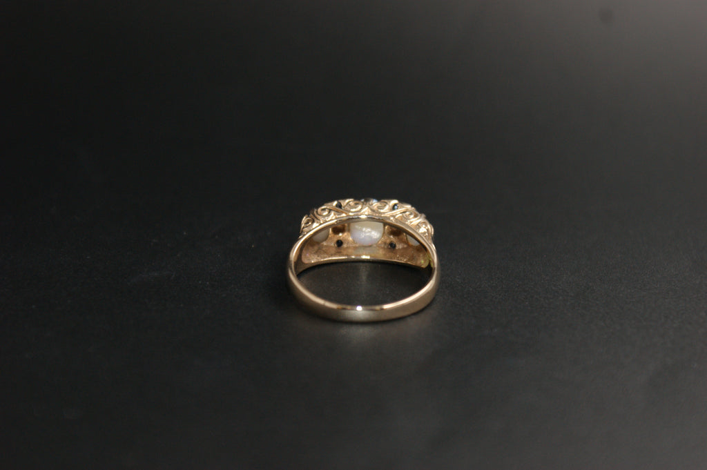 0185-9ct Gold Opal and Sapphire Ring