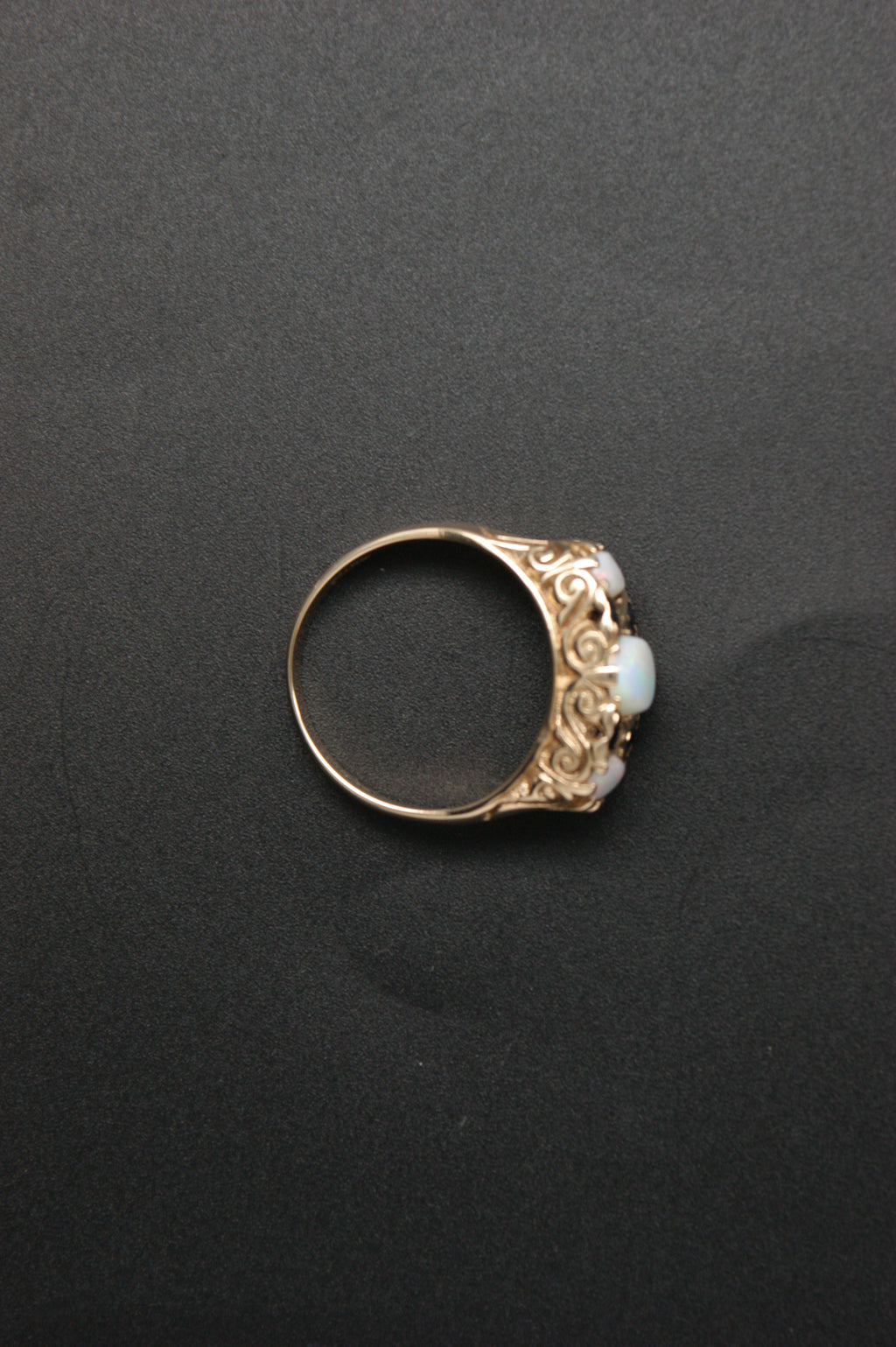 0185-9ct Gold Opal and Sapphire Ring