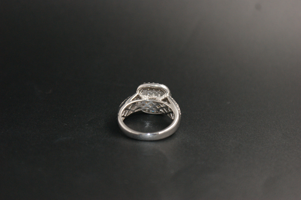 0188- 18ct White Gold 1.00ct Total Double Halo Diamond Cluster Ring