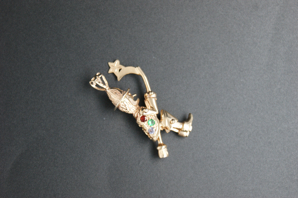 0193- 9ct Gold Witch Pendant