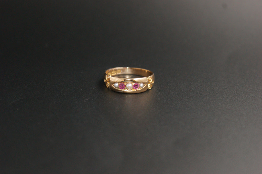 0204- 18ct Yellow Gold Ruby and Pearl Ring