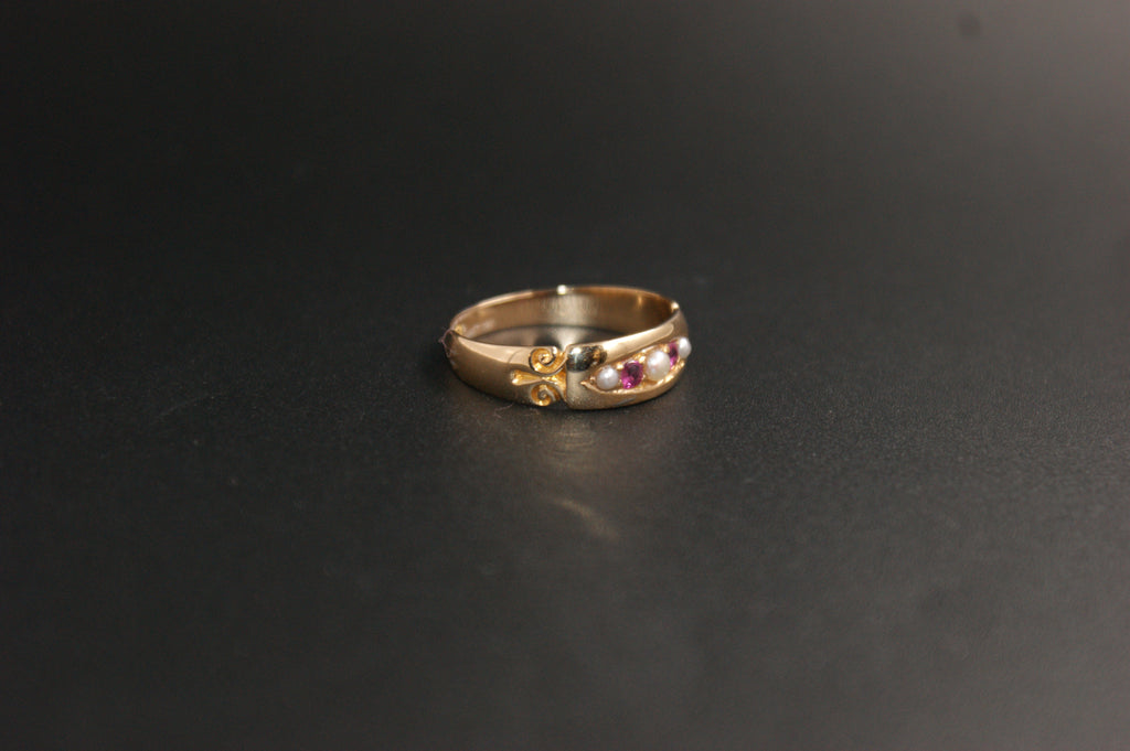 0204- 18ct Yellow Gold Ruby and Pearl Ring