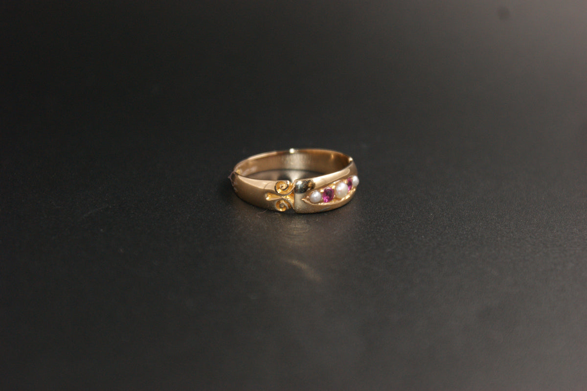 0204- 18ct Yellow Gold Ruby and Pearl Ring